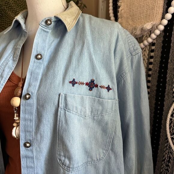 Vintage Woolrich Southwestern Double Sided Tribal Embroidered Bleach Denim Top - Picture 4 of 14